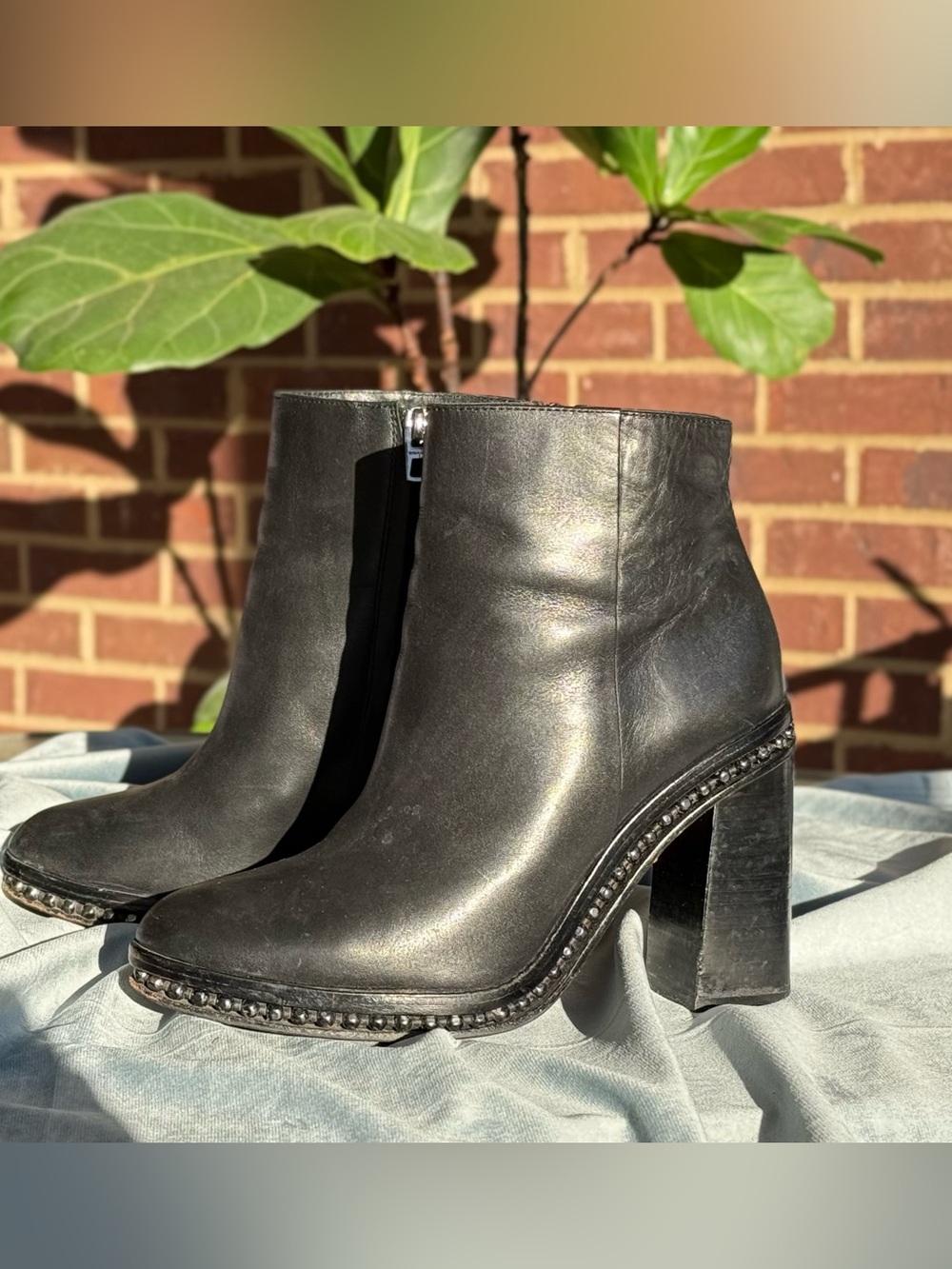 Coach Black Leather Ankle Boots 8.5 Stud Trim Block Heel Side Zip Like New